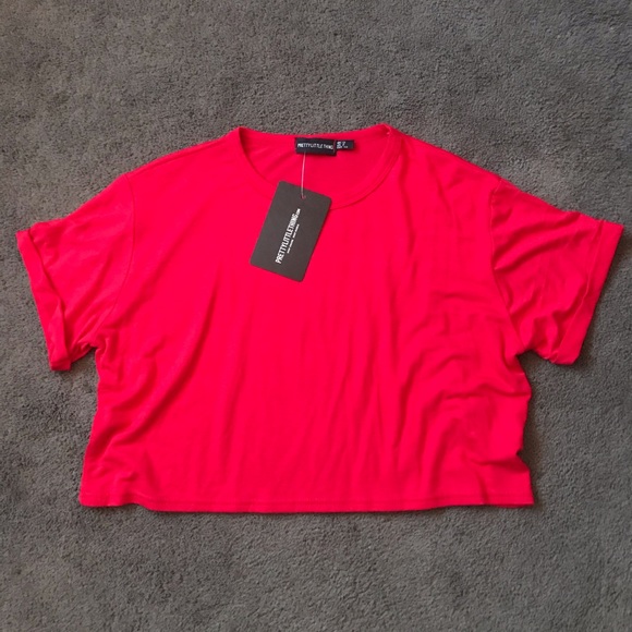 PrettyLittleThing Basic Roll Sleeve Crop T-Shirt - Picture 9 of 9